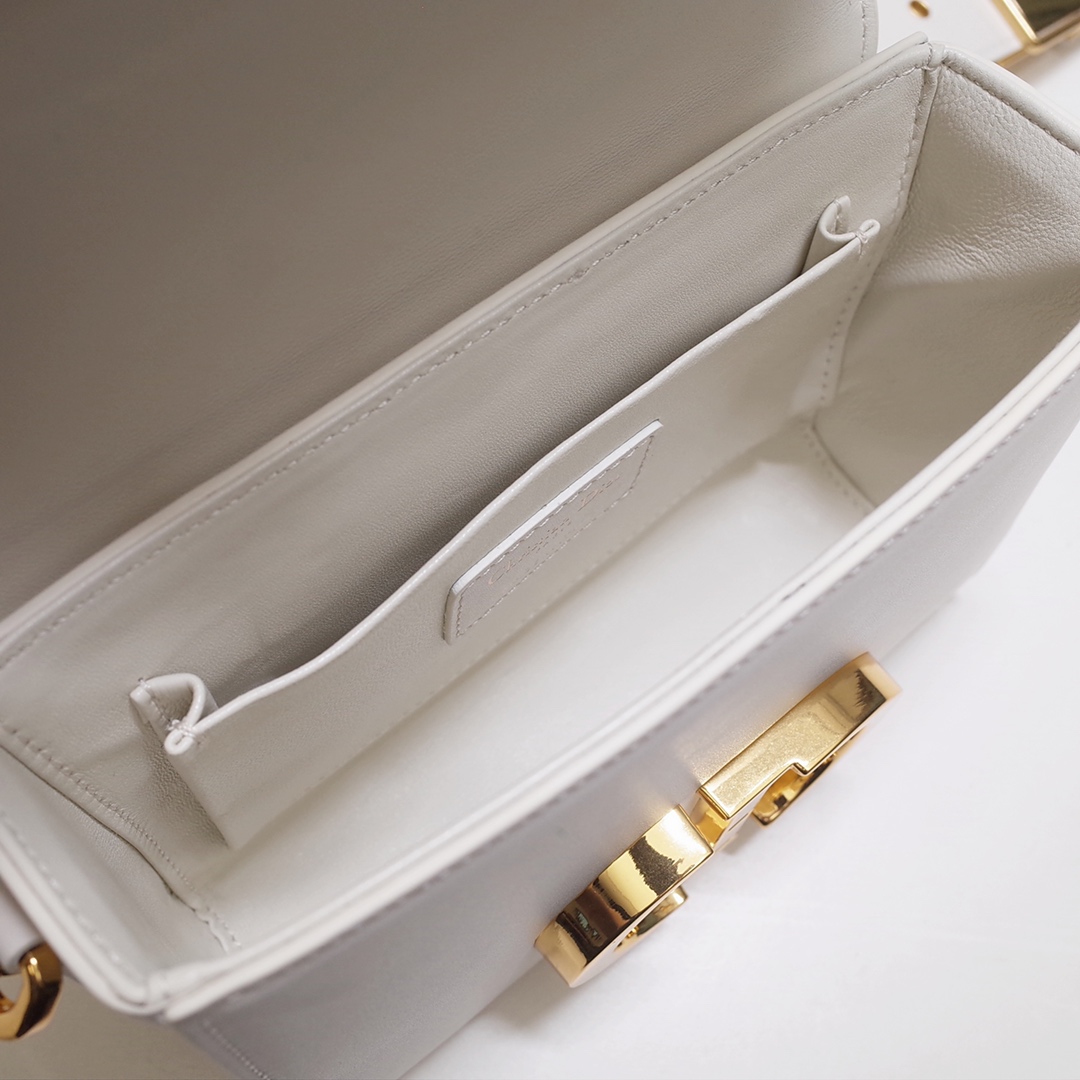 30 Montaigne Box Bag White Box Calfskin